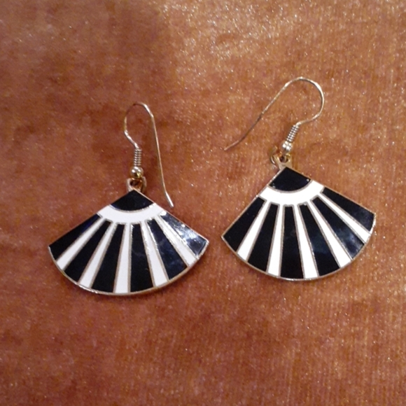 Vintage Jewelry - Vintage Enameled Fan earrings